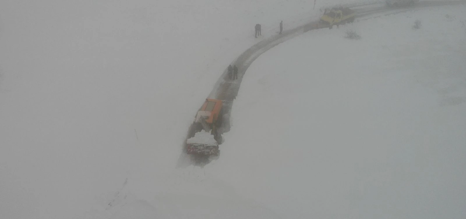Merkezinde kar yok, ilçesinde kar kalınlığı 1 metreyi geçti
