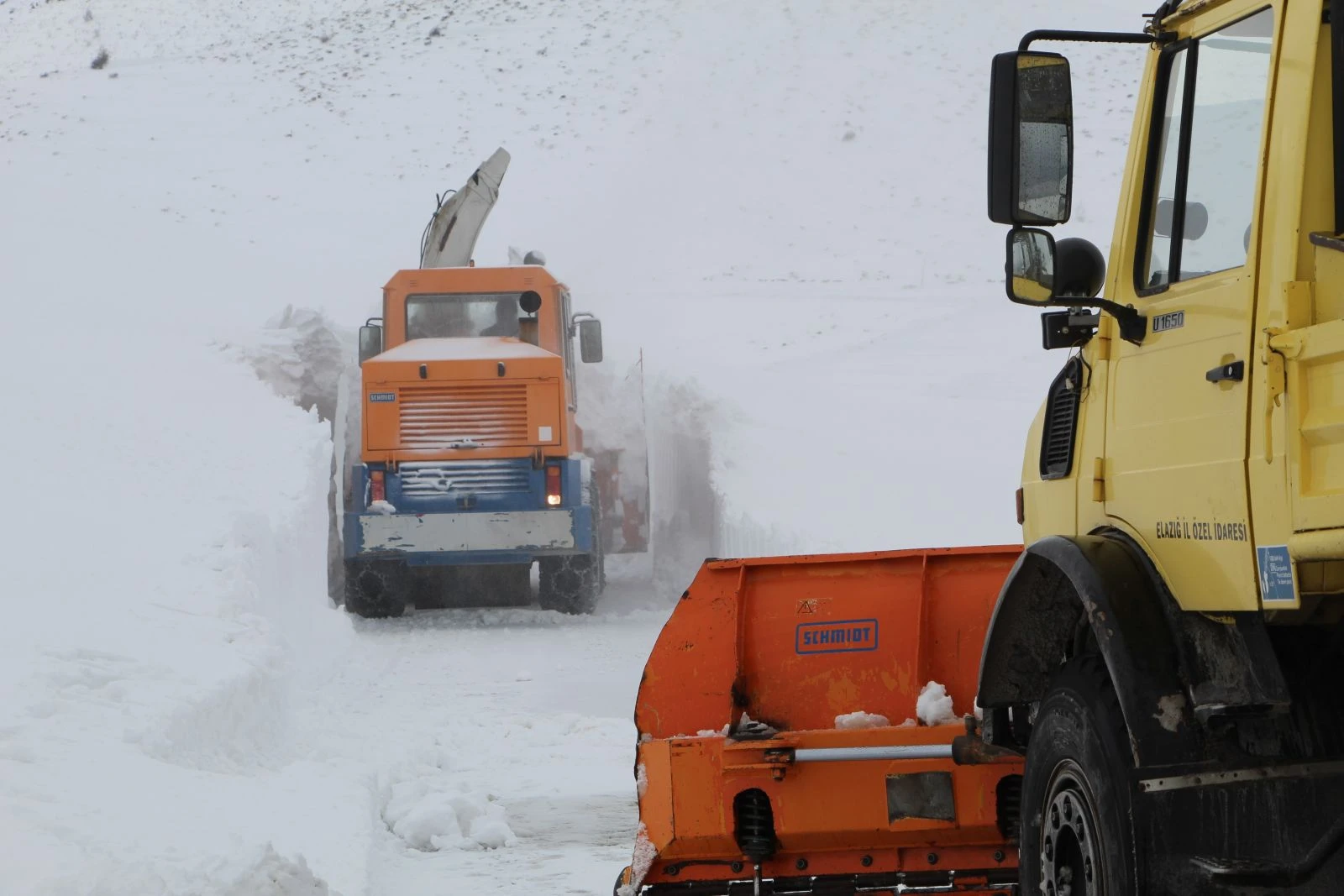 Merkezinde kar yok, ilçesinde kar kalınlığı 1 metreyi geçti