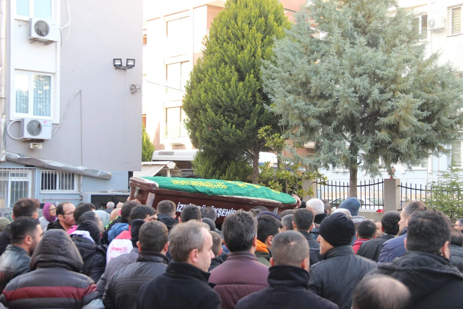 Bir babanın en zor anı: Ekmek parasını kazanırken ölen oğlunu böyle uğurladı