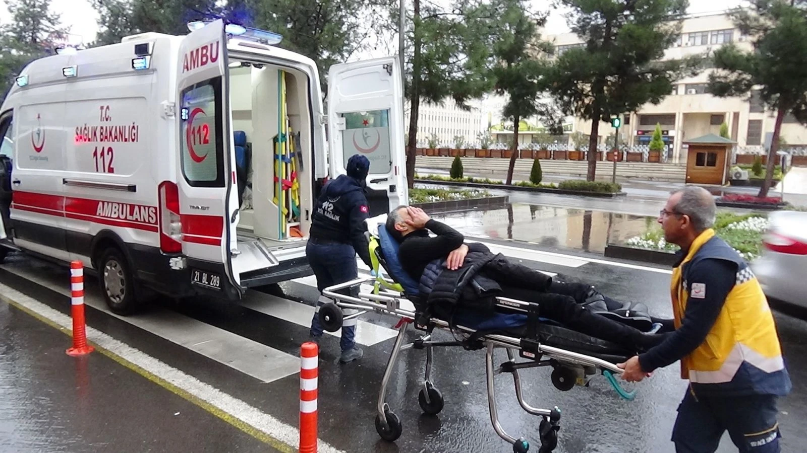 Amca yeğen kavgasında kan aktı