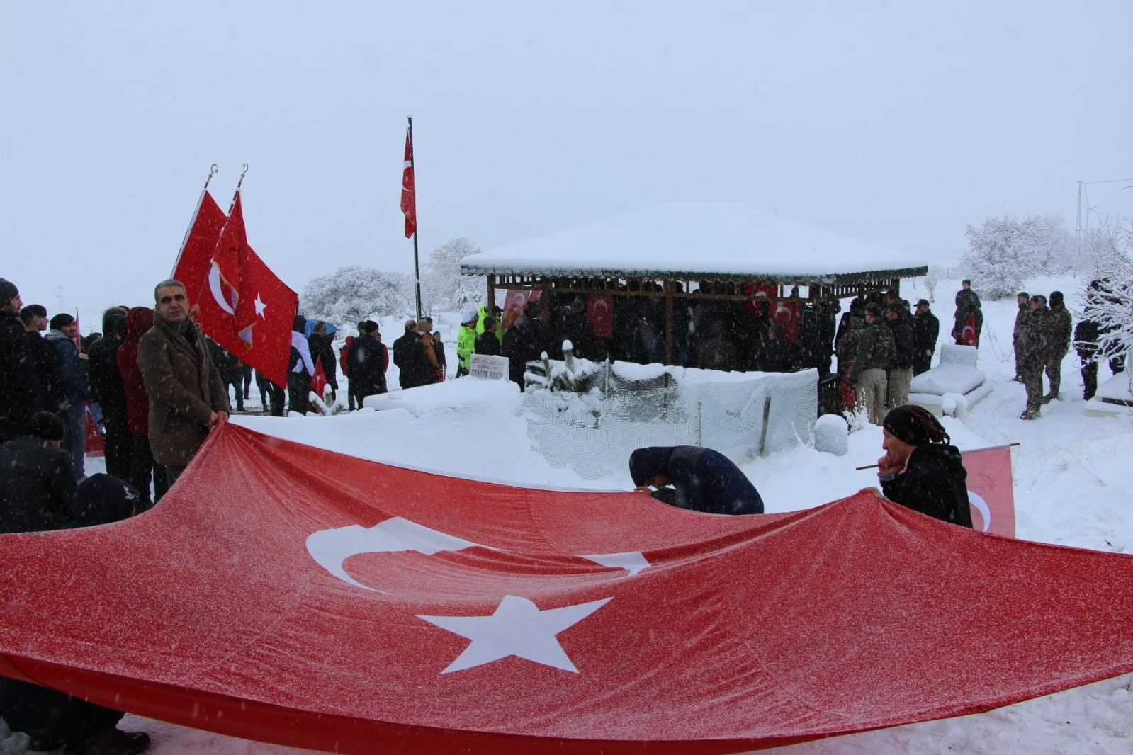 Şehit Fethi Sekin, şehadetinin 3. yılında kabri başında anıldı