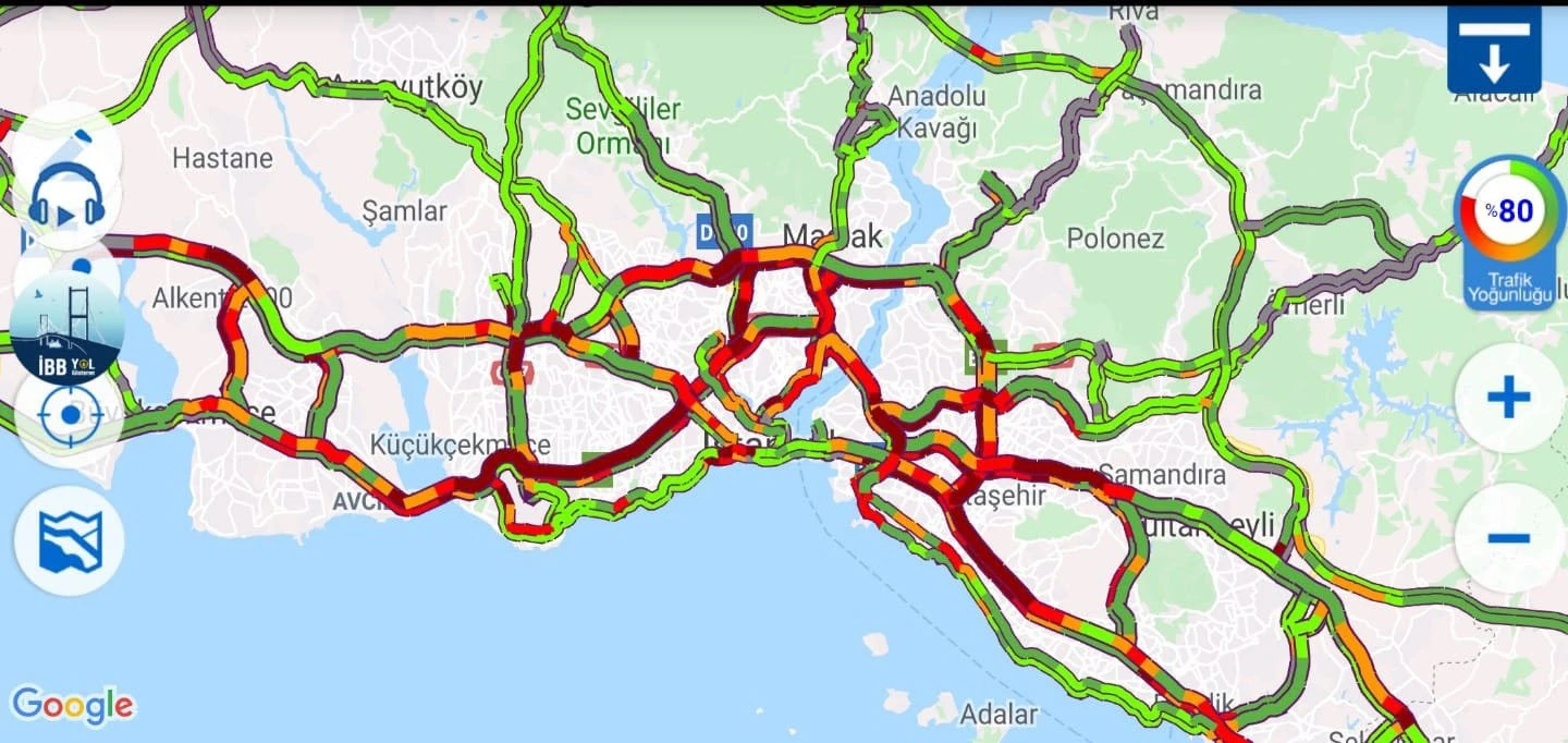 İstanbul'da yoğun yağış hayatı felç etti: E-5'te trafik yüzde 80'e dayandı