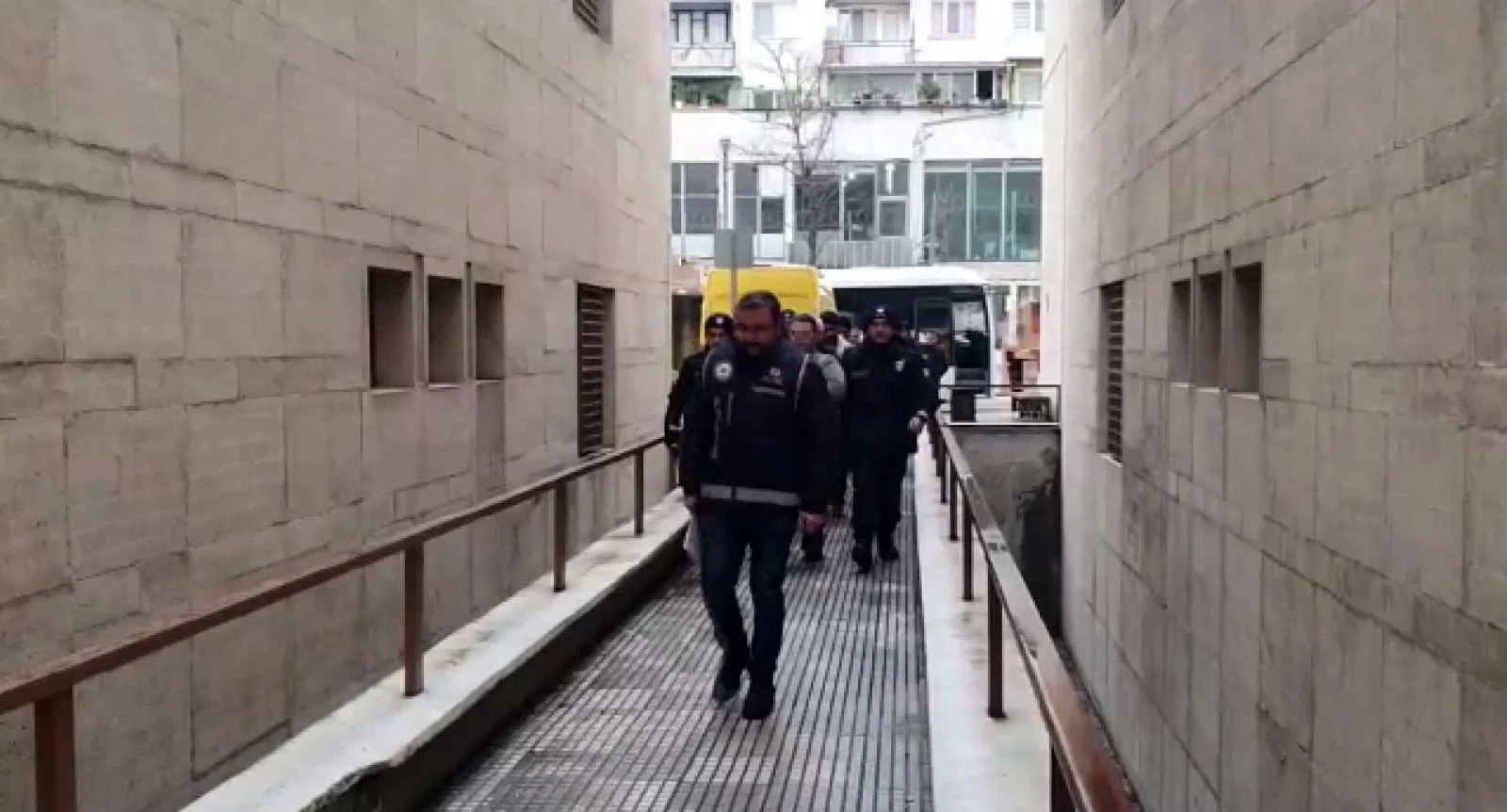 Bursa'da 'gaybubet evi' baskını: 13 gözaltı