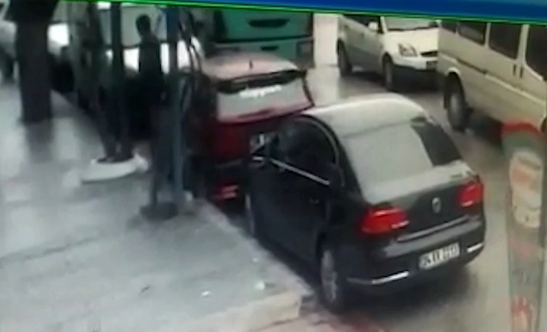 Feci kaza! Kamyon kadının üstünden geçti