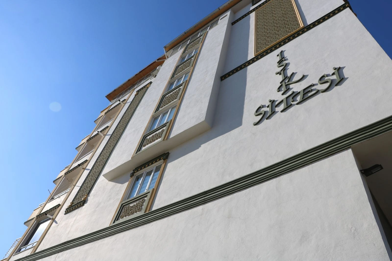 8’inci kattan düşen bebek, son yolculuğuna uğurlandı