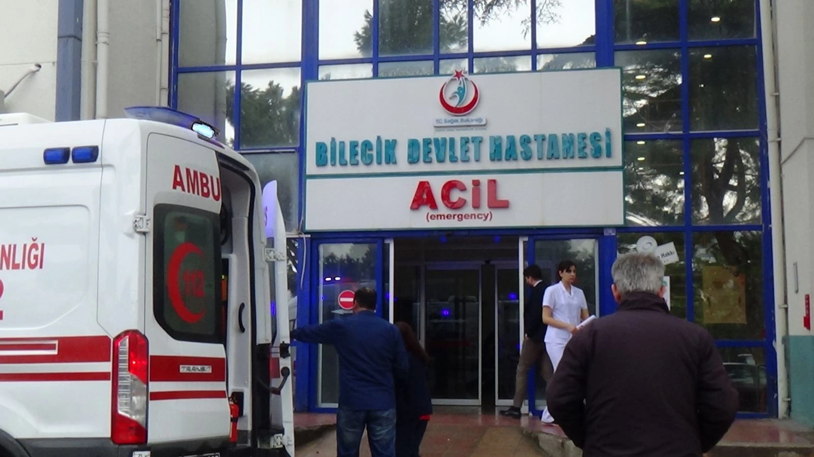 Önüne köpek çıkınca park halindeki araca çarptı