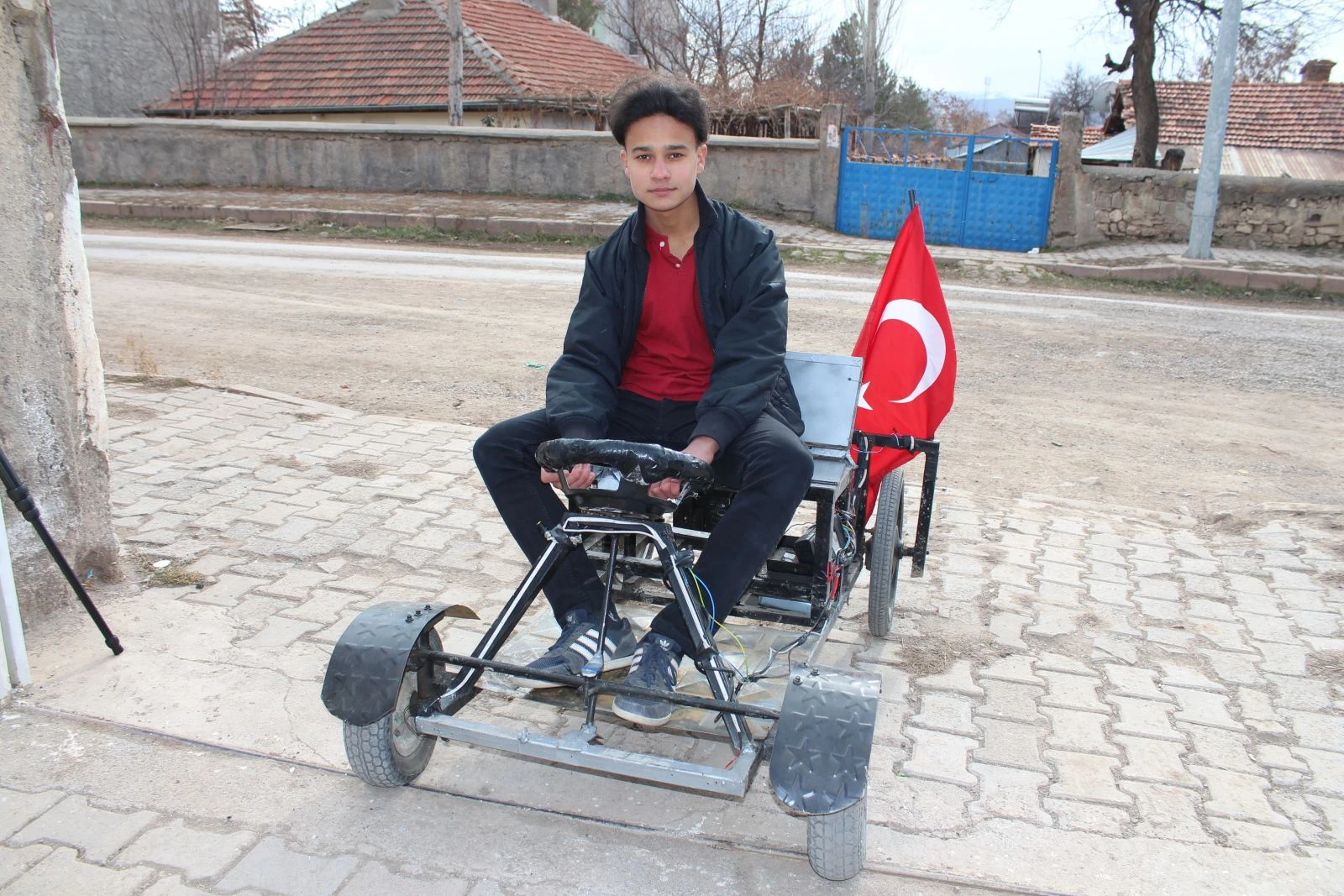 14 Yaşında kendi elektrikli aracını yaptı