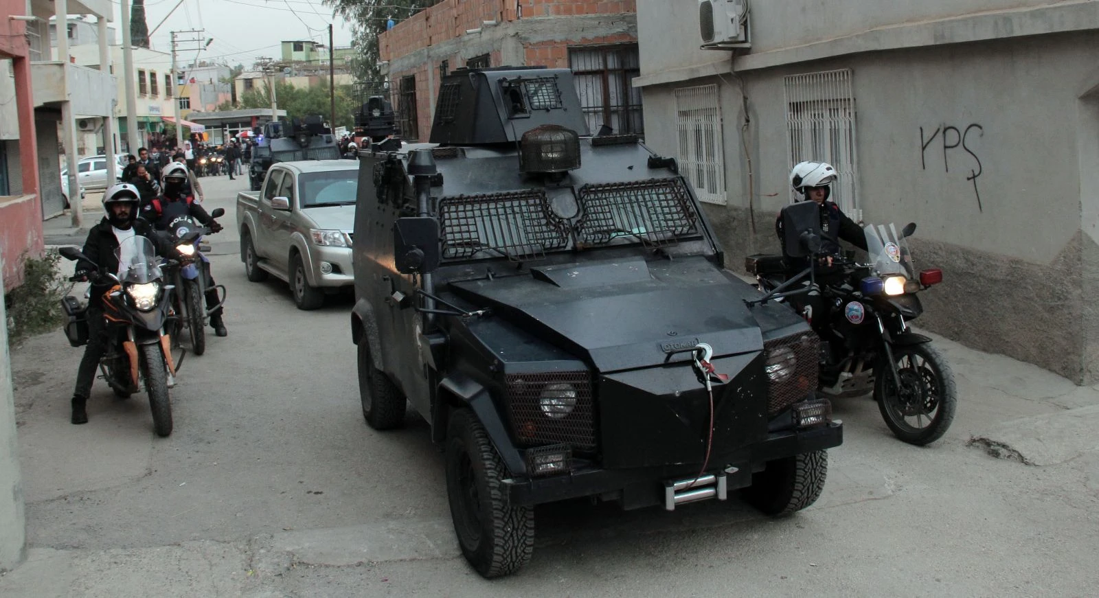 Polisten gündüz uygulama, şafak vakti operasyon