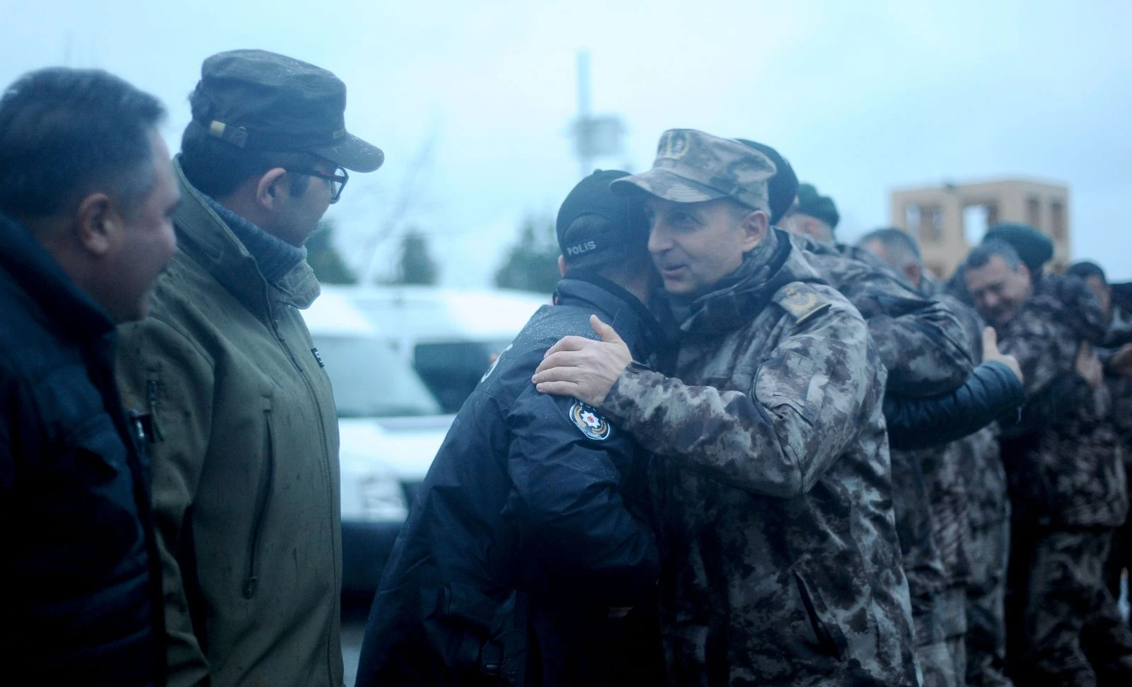 Barış Pınarı Harekatı’ndan dönen Polis Özel Harekat'a mehterli karşılama