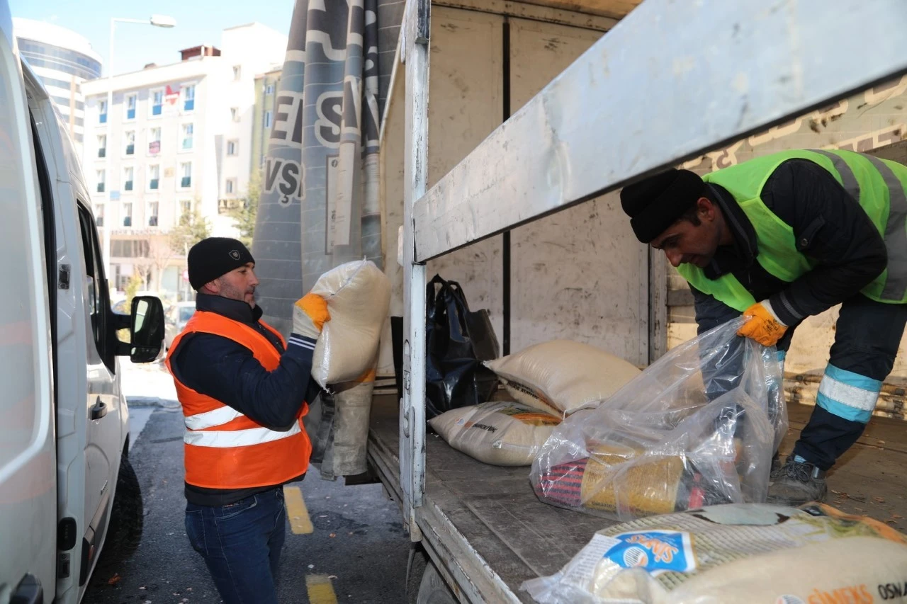 Depremzedeler için başlatılan kampanyaya destek çığ gibi büyüyor