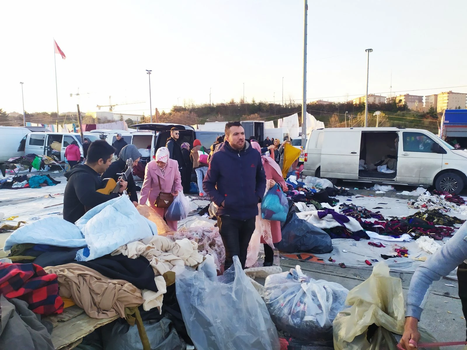 Bu tezgaha gelenler, oynamadan gitmiyor