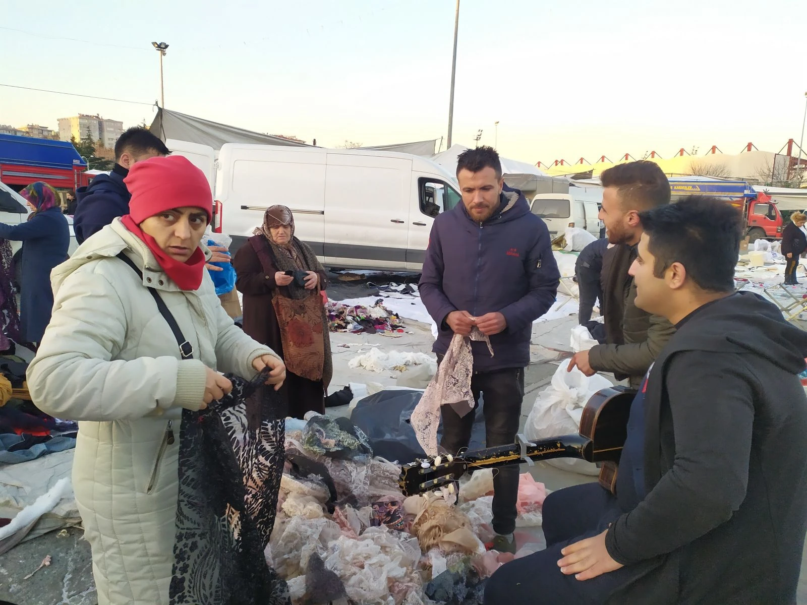 Bu tezgaha gelenler, oynamadan gitmiyor
