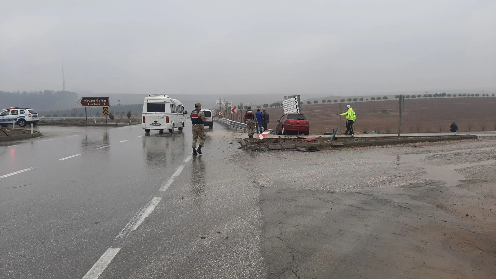 İki otomobil çarpıştı: 1 ölü, 3 yaralı