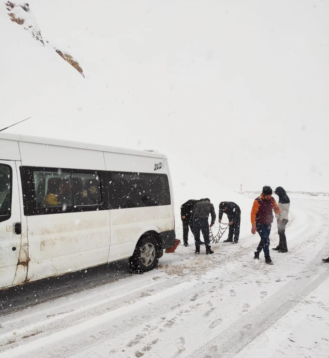 Karayolunda 30 araç mahsur kaldı
