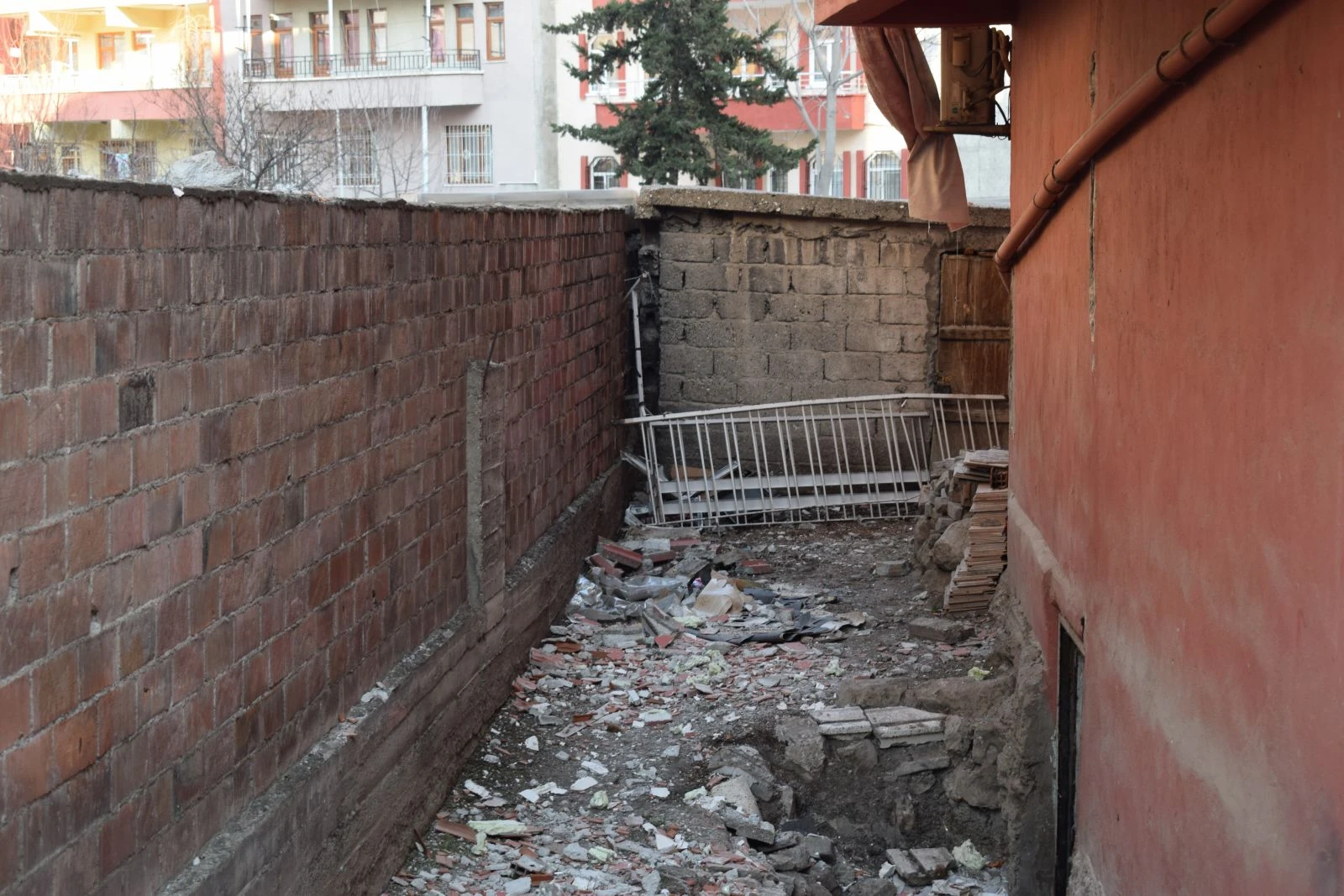 4'üncü kattan düşen hurdacı öldü