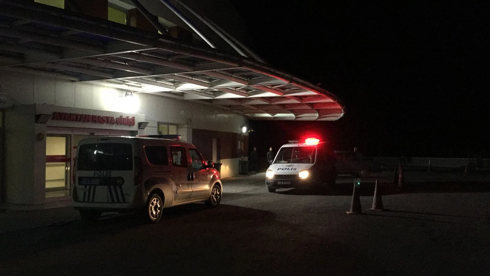 Yeni doğan bebeği çöpe attılar