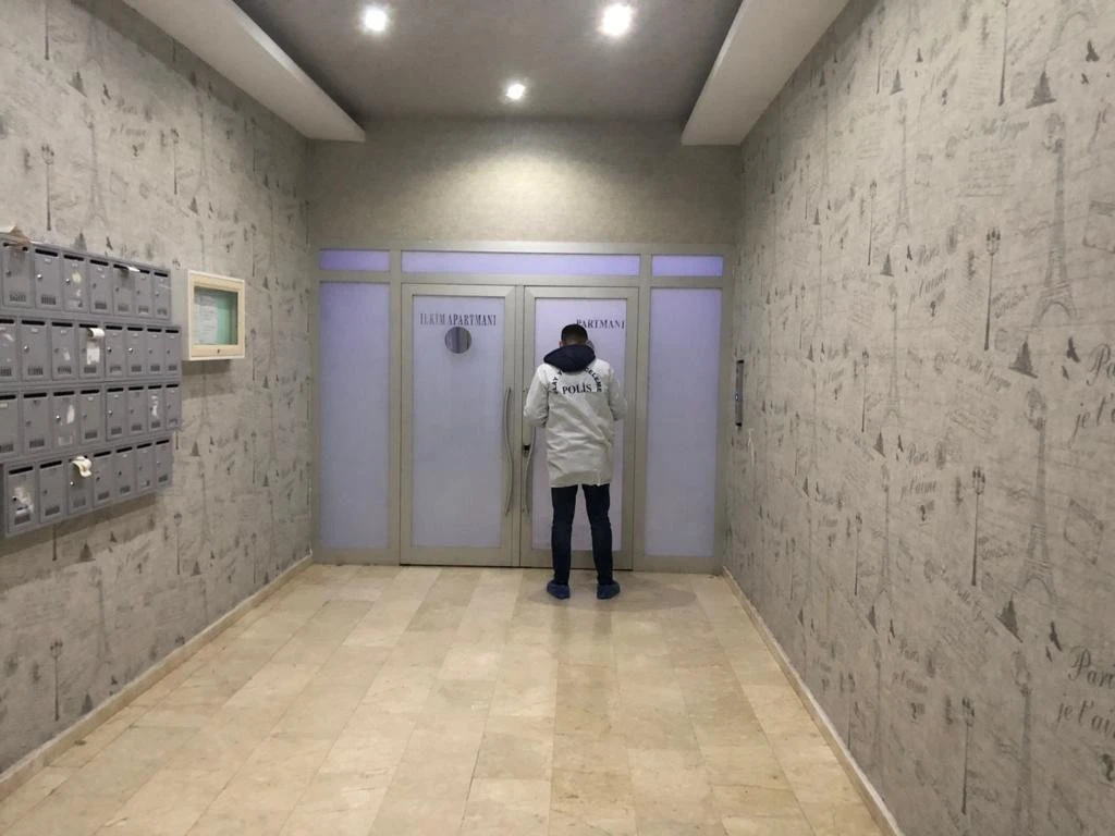 Annesini kurtarmak isteyen genç babasını vurdu