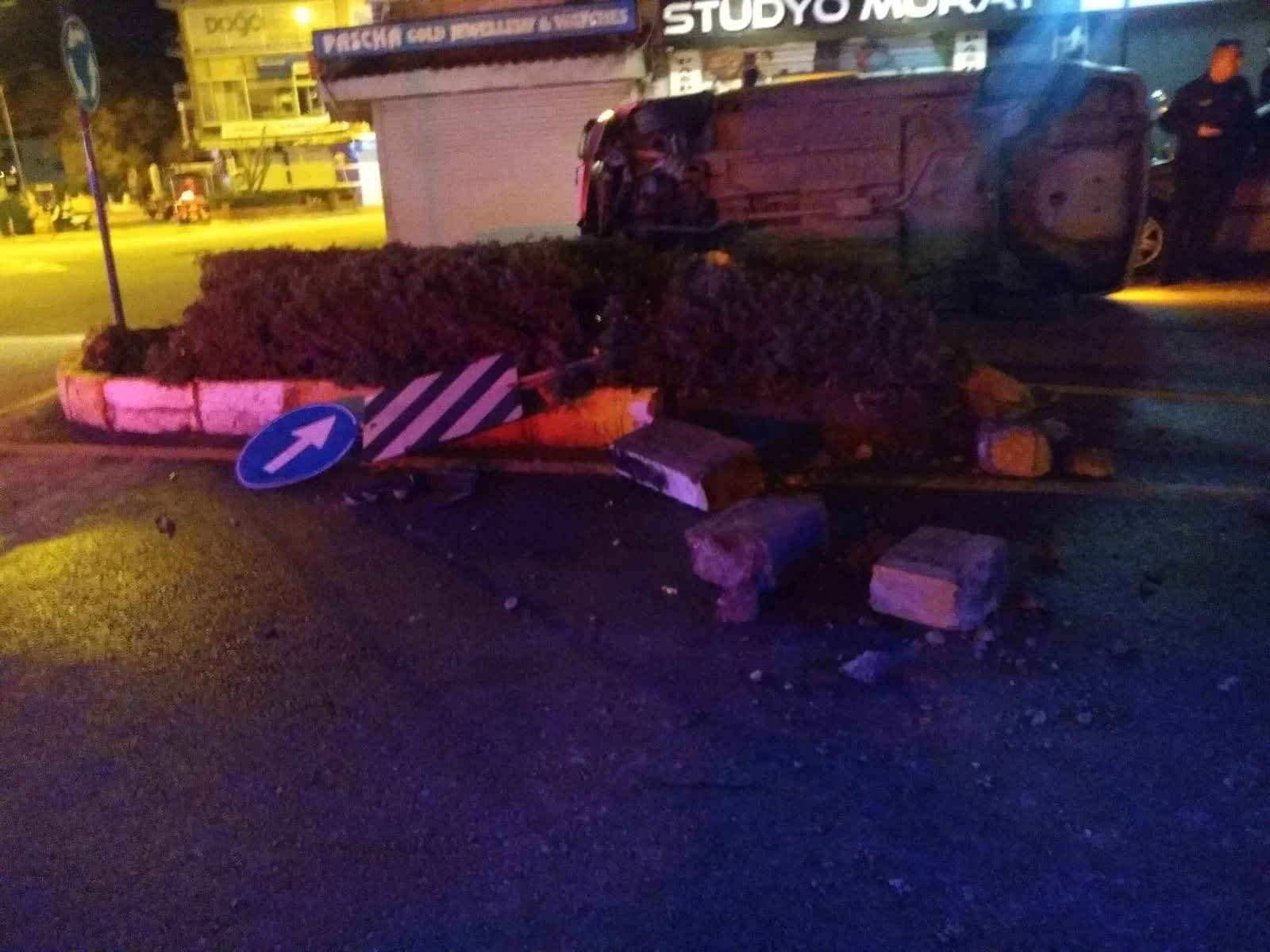 Alkollü sürücü düz yolda takla attı