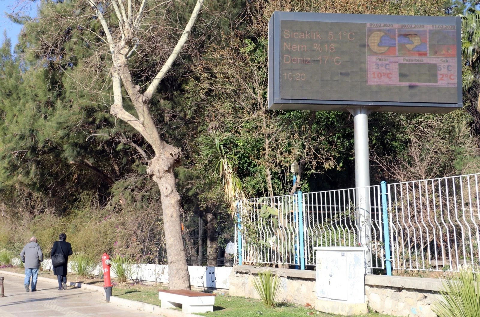 Hava sıcaklığı 5 dereceye kadar düştü, sahil ve sokaklar boşaldı