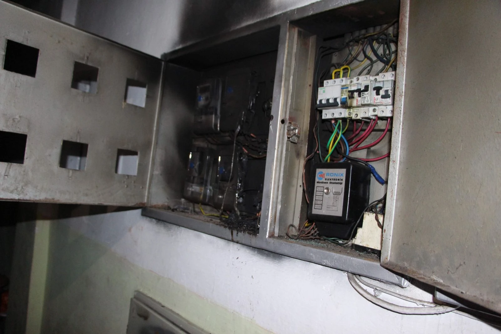 Trabzon’da elektrik trafosu patladı, mahalleli sokağa döküldü