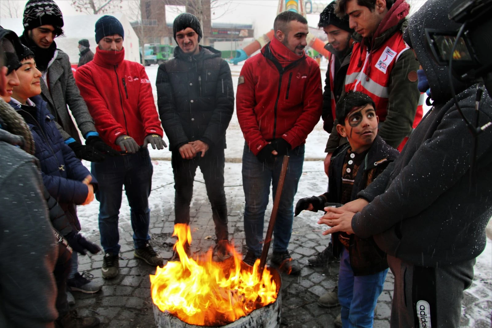 Depremin vurduğu Elazığ'da kar etkisini gösterdi