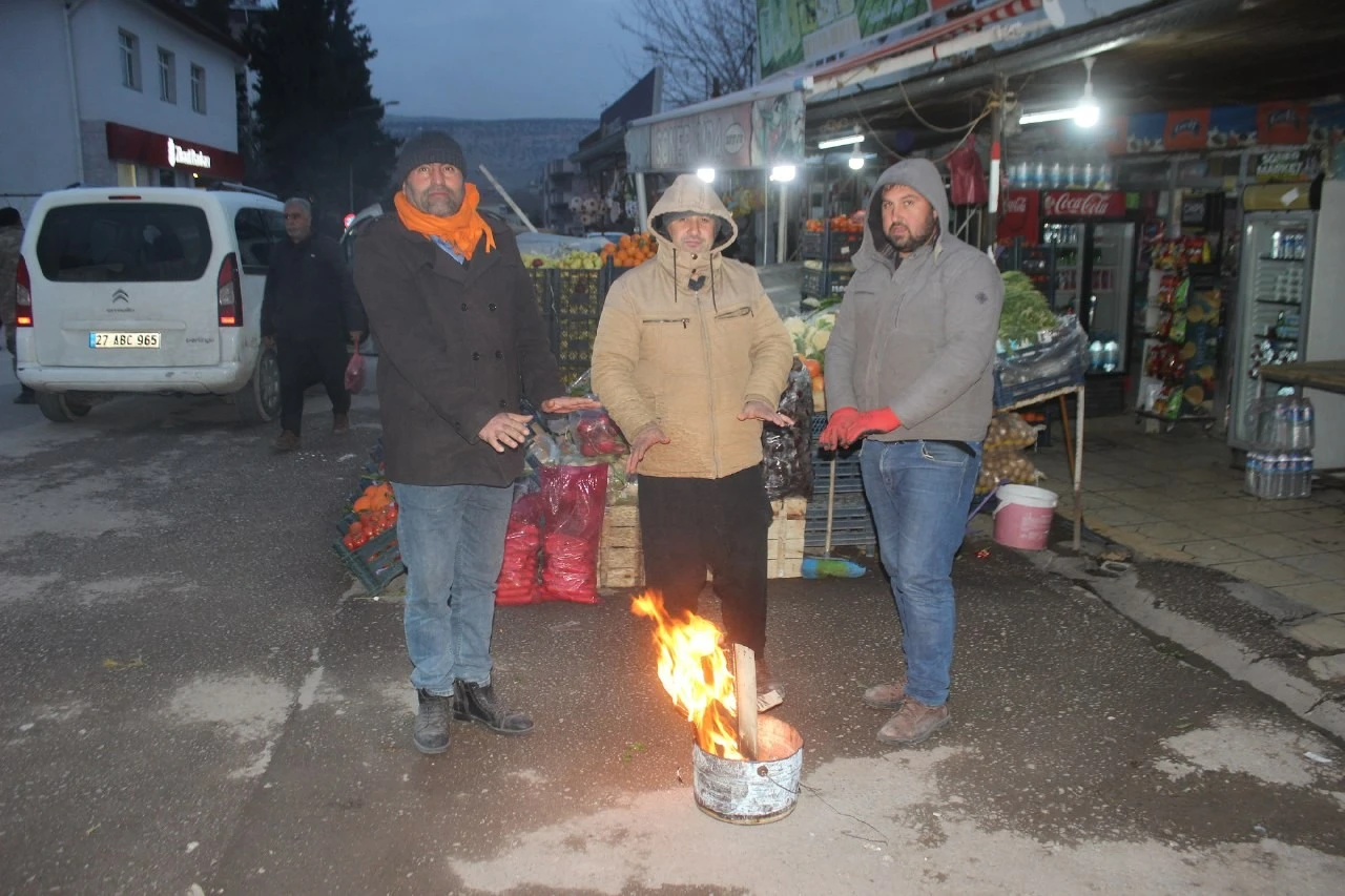 Soğuk havalar dondurdu, kar sevindirdi