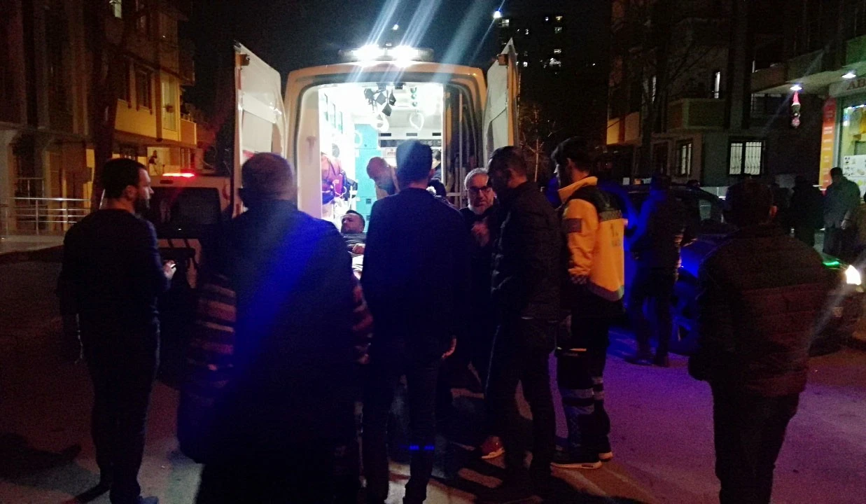 Sokak ortasında genç adama kurşun yağmuru