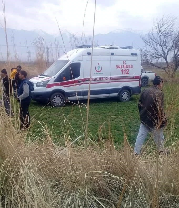 Kullandığı traktörün altında kalan kadın öldü