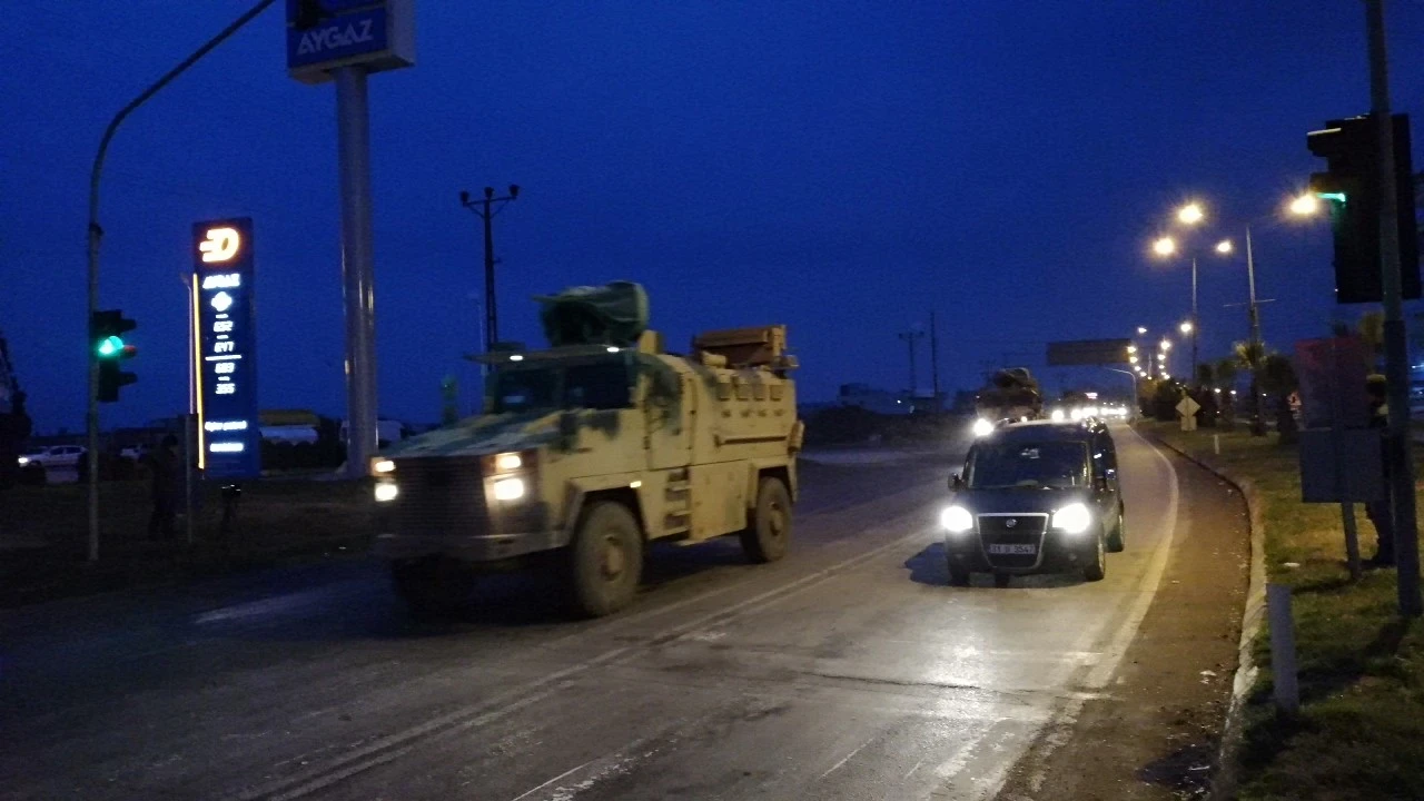 Suriye sınırına askeri sevkiyat: Tank ve zırhlı iş makineleri bölgeye ulaştı