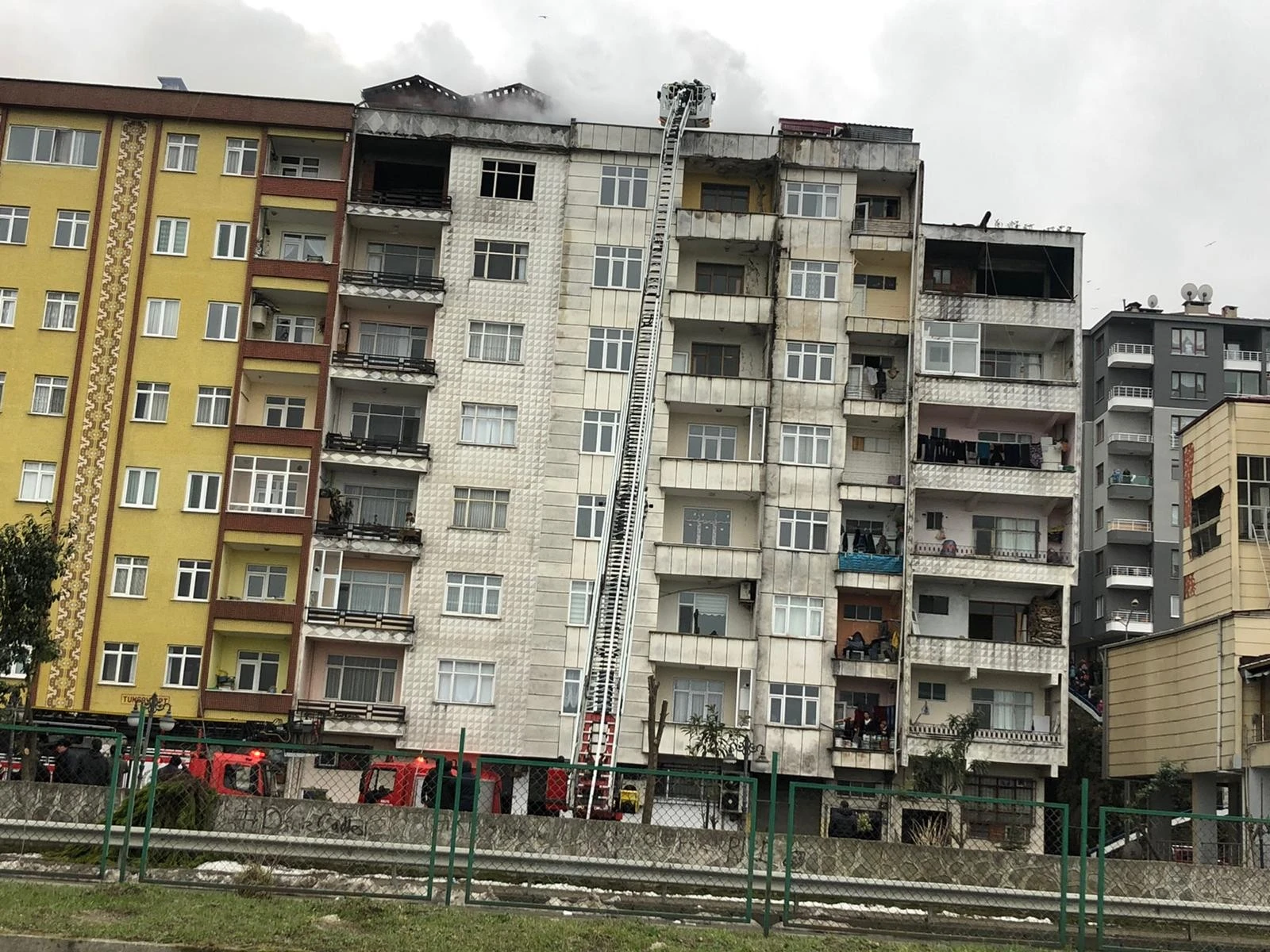 Rize’de korkutan yangın