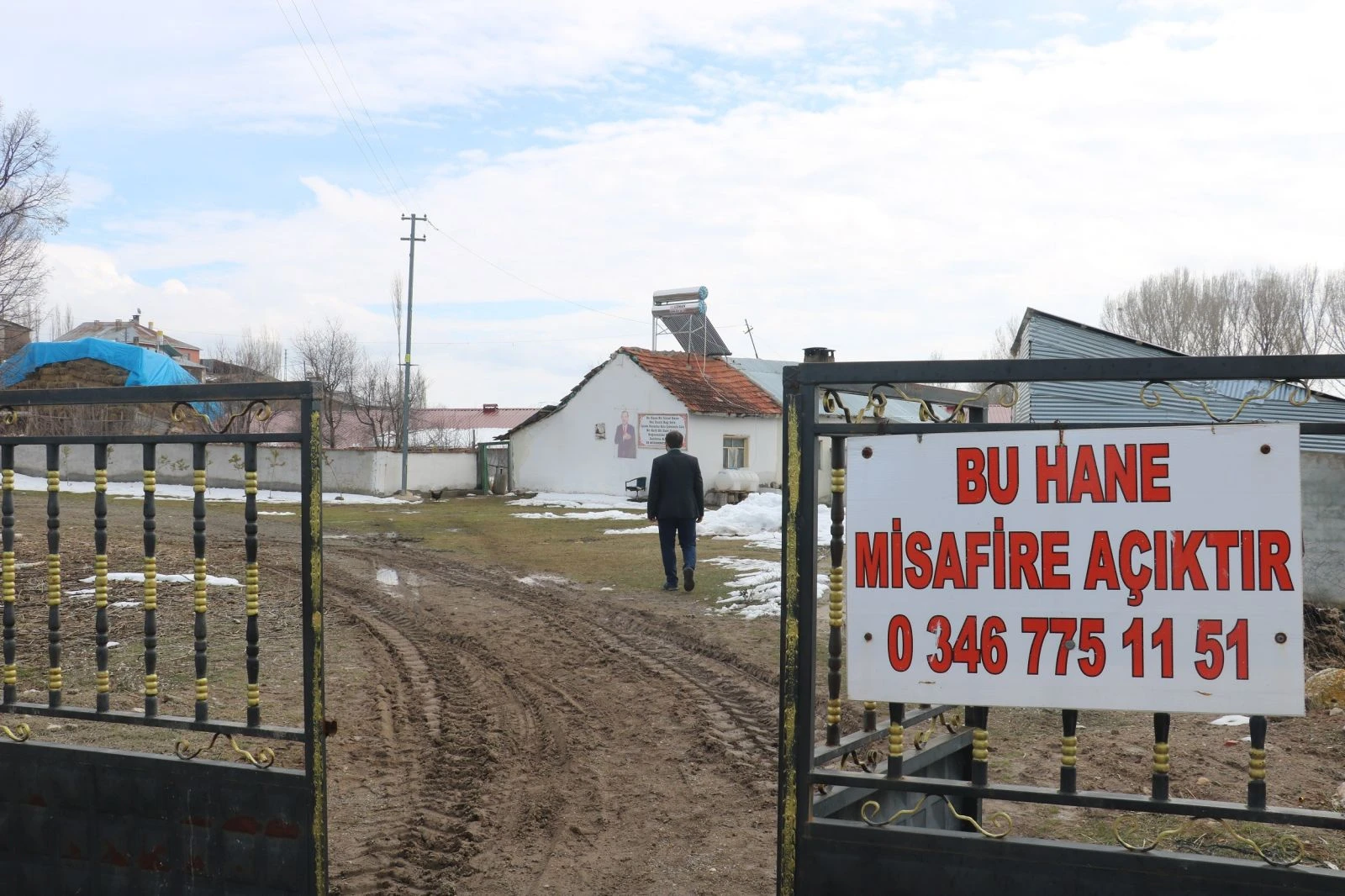 80 yaşındaki yaşlı adam misafire hasret yaşıyor