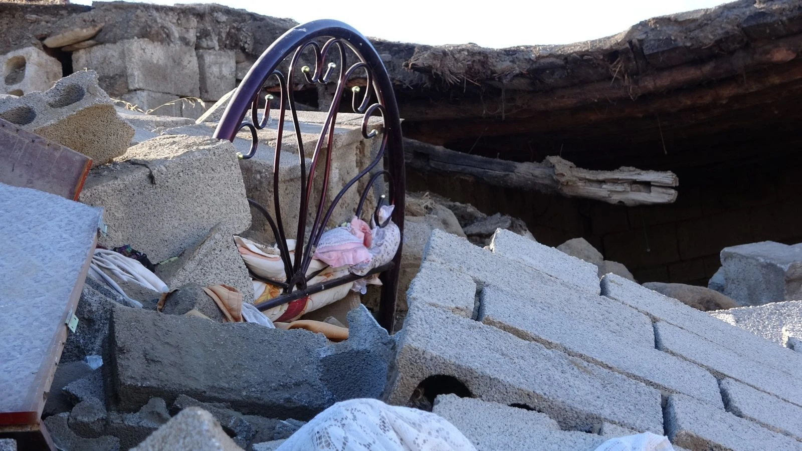 Depremde hayatını kaybeden Emirhan'ın acı öyküsü