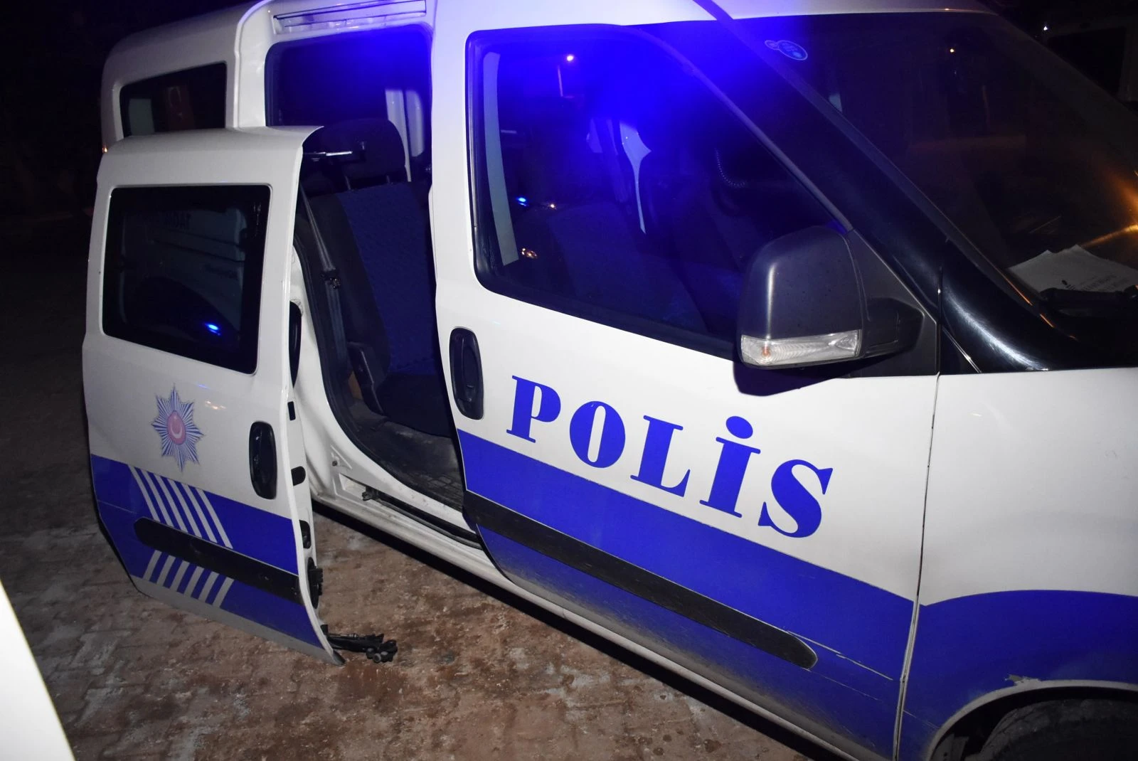 Polis aracına çarpan sürücü yakalanınca 'kusura bakmayın' dedi