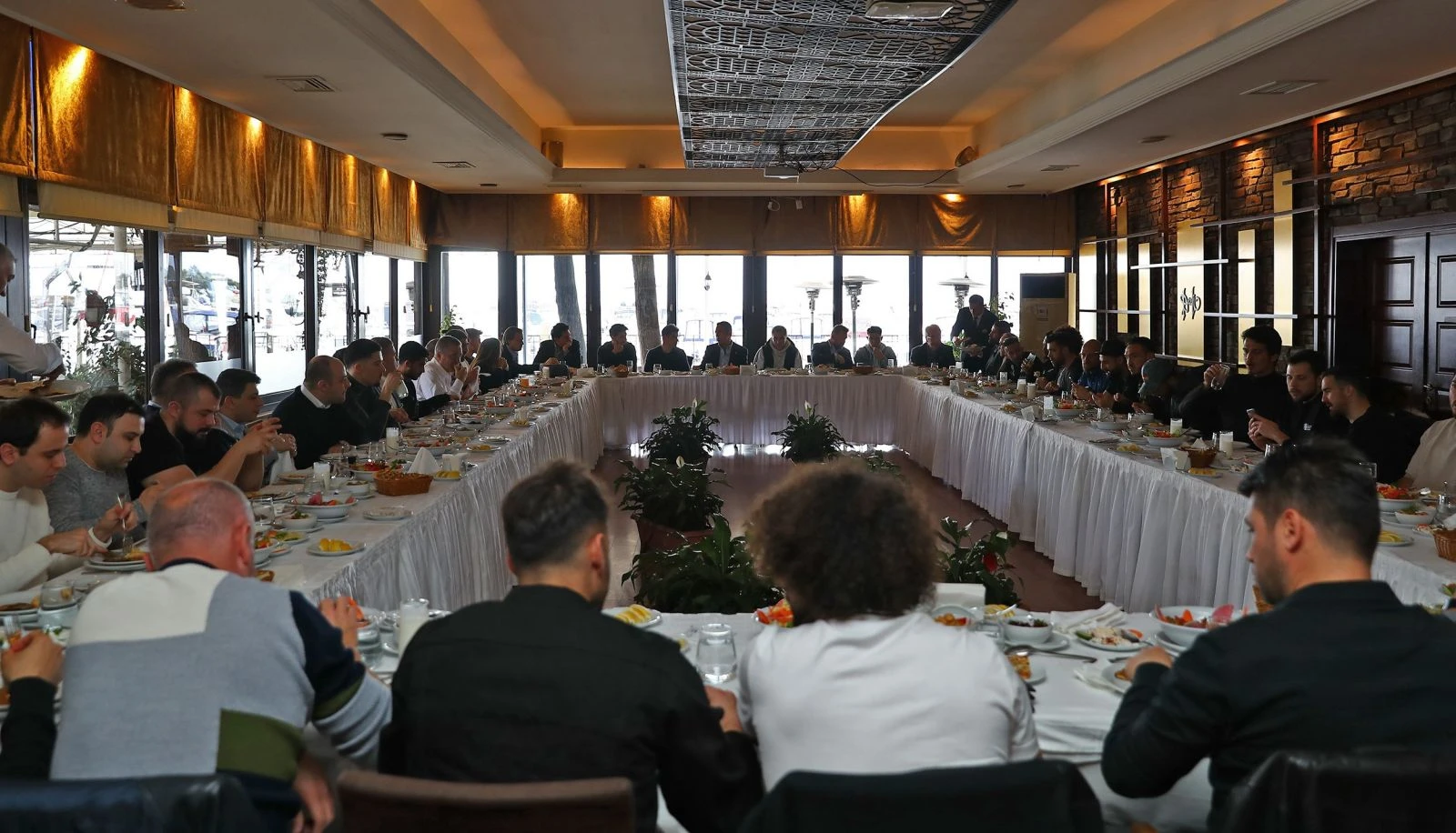 Fenerbahçe, moral yemeğinde bir araya geldi