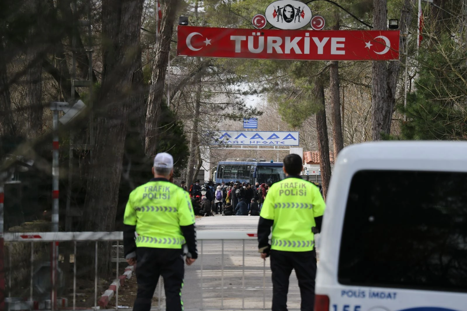 Mülteciler tampon bölgede: Edirne Pazarkule'de hareketli anlar