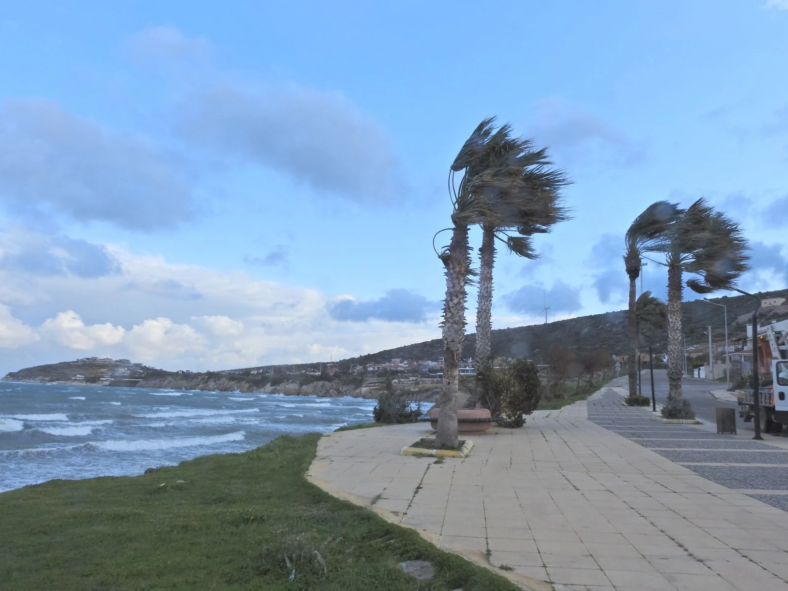 Göçmenlerin Avrupa hayali ‘fırtına’ya takıldı