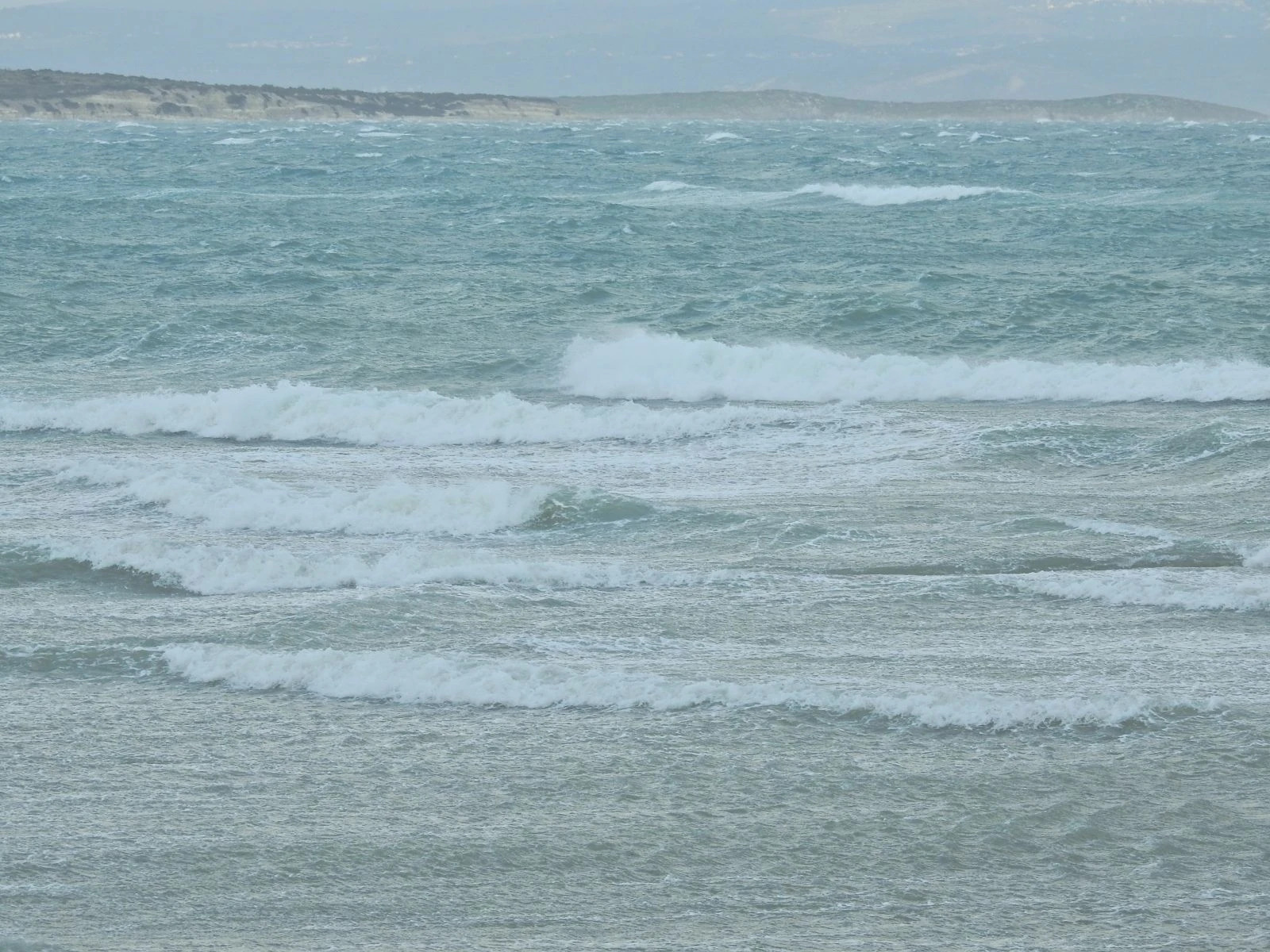 Göçmenlerin Avrupa hayali ‘fırtına’ya takıldı