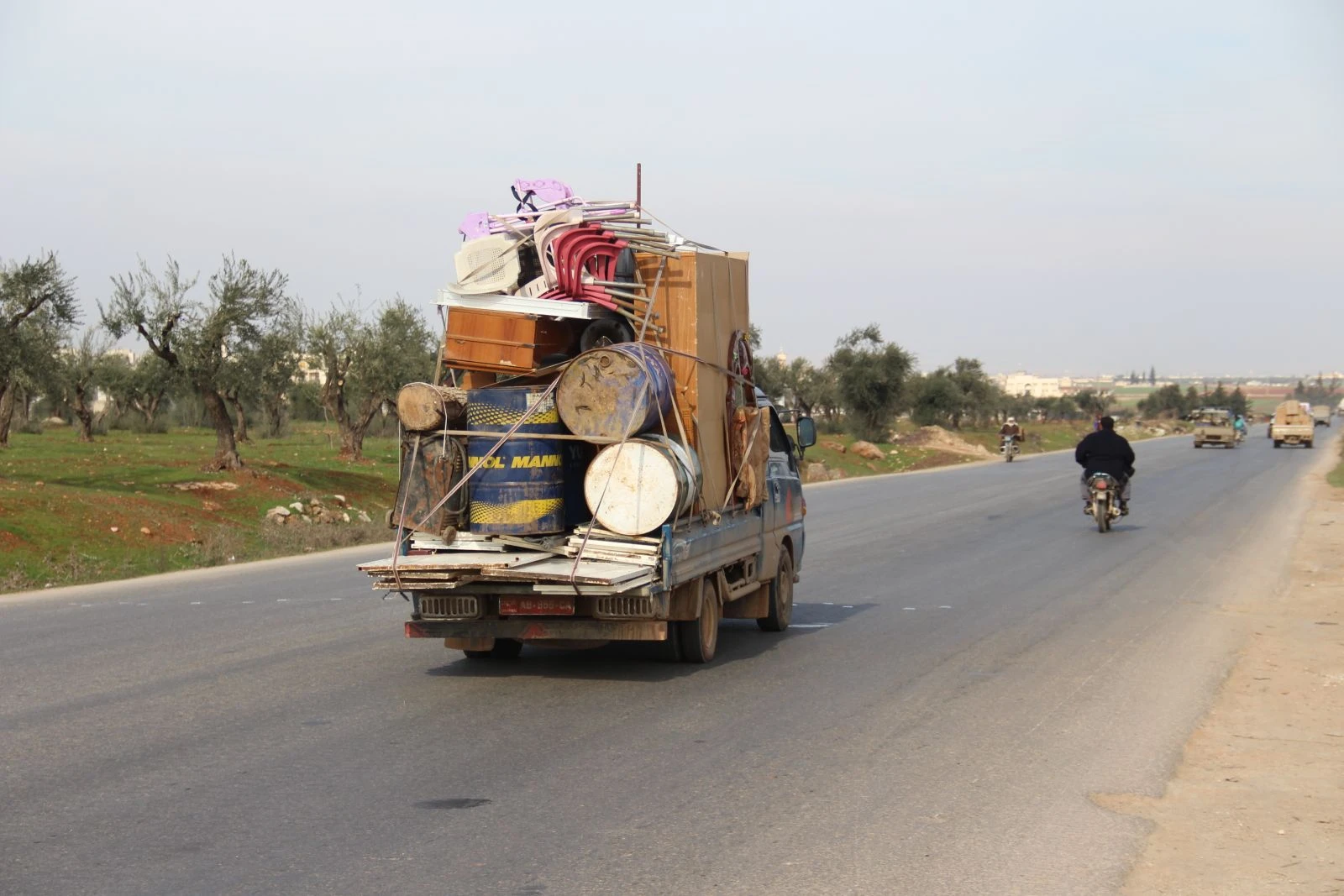 Suriyeliler, Türkiye sınırlarına ilerliyor