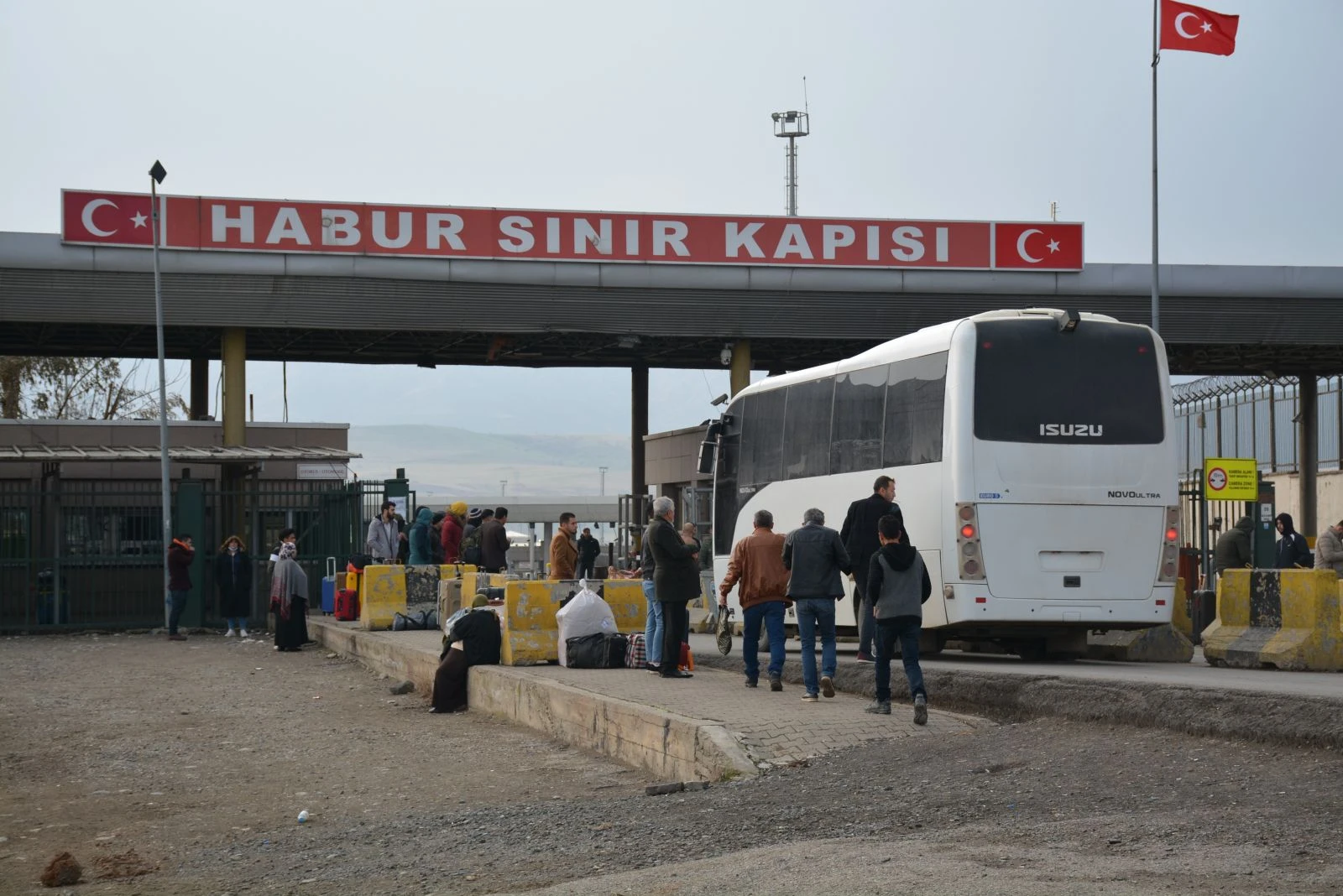 Habur giriş ve çıkışlara kapatıldı