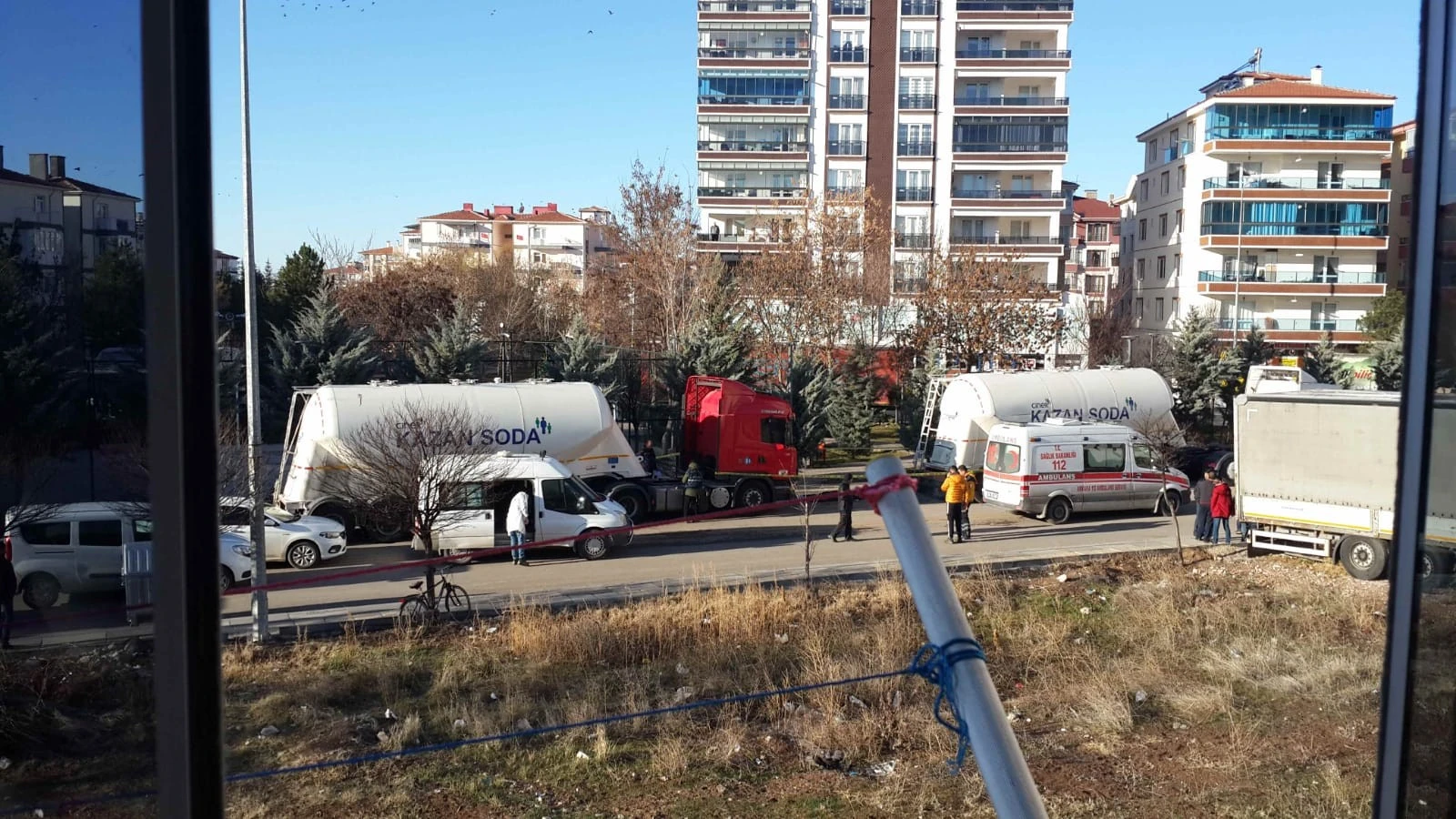 Eşini öldürüp, çocuğunun yanında kendini vurdu