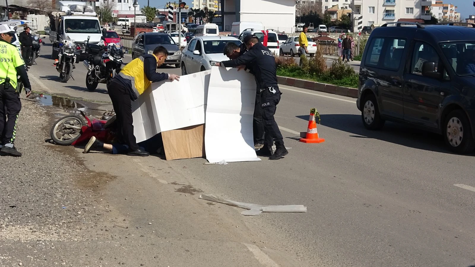 Mersin'de kamyonun motosiklete çarpmasıyla meydana gelen kazada 1 kişi hayatını kaybetti