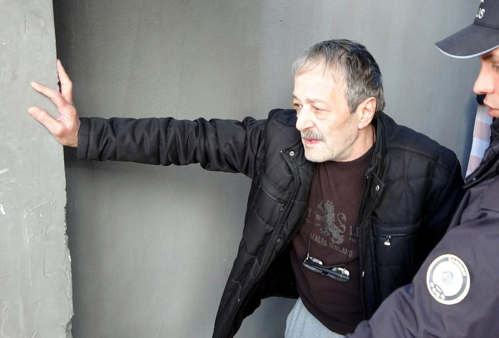 Misafir olduğu evin önünde kanlar içinde ölü bulundu