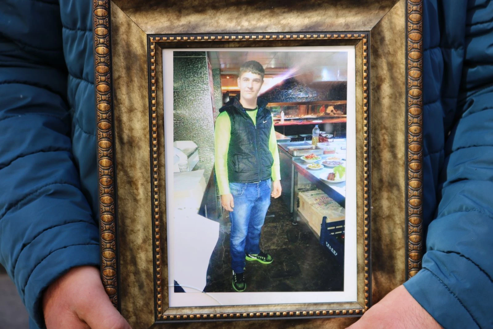 HDP önündeki evlat nöbetine bir aile daha katıldı