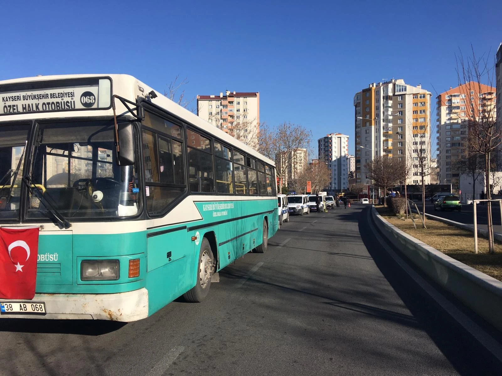 Yaşlı adam otobüse binmek isterken feci şekilde can verdi