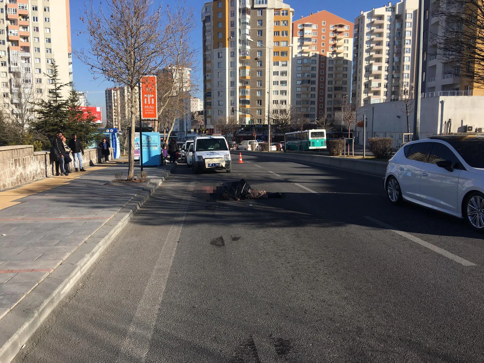 Yaşlı adam otobüse binmek isterken feci şekilde can verdi