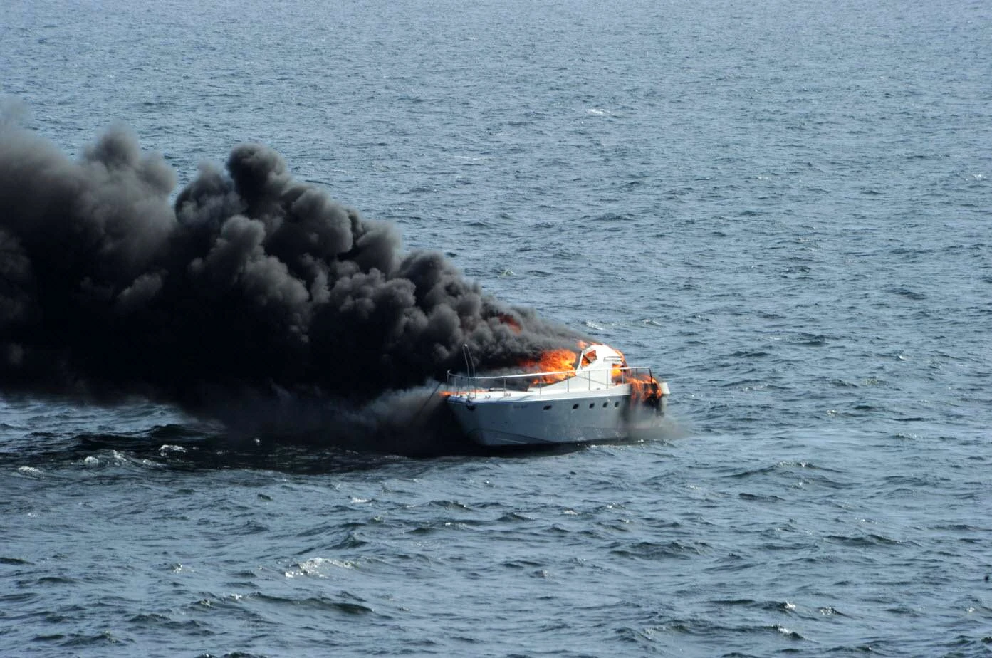 Yat yangınında yaralıları ABD savaş gemisi kurtardı