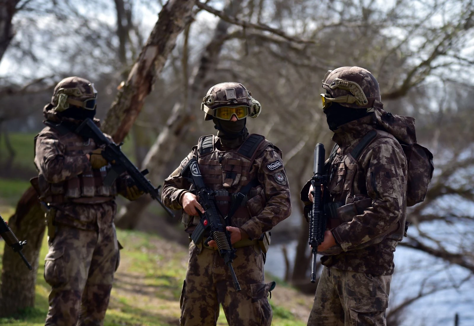 Özel Harekat Polisleri Meriç Nehri’ne indi, Yunan askerleri geri çekildi