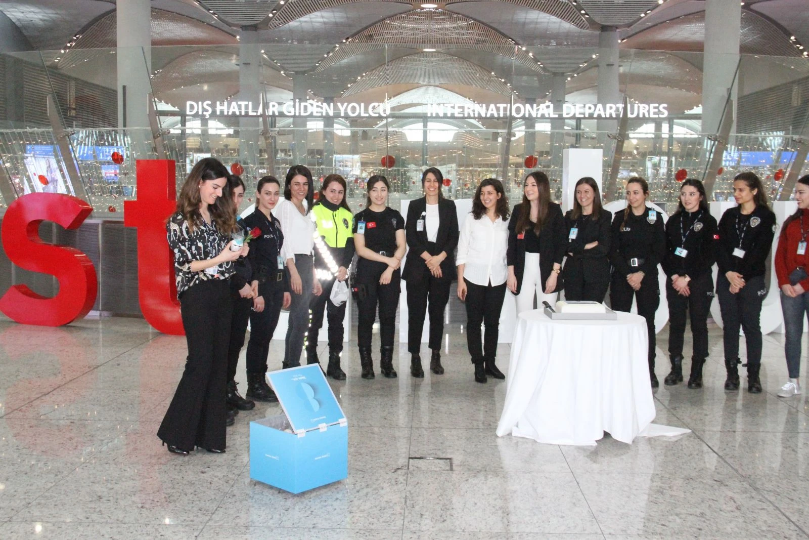 İstanbul Havalimanı'nda kadınlara şaşırtan hediye