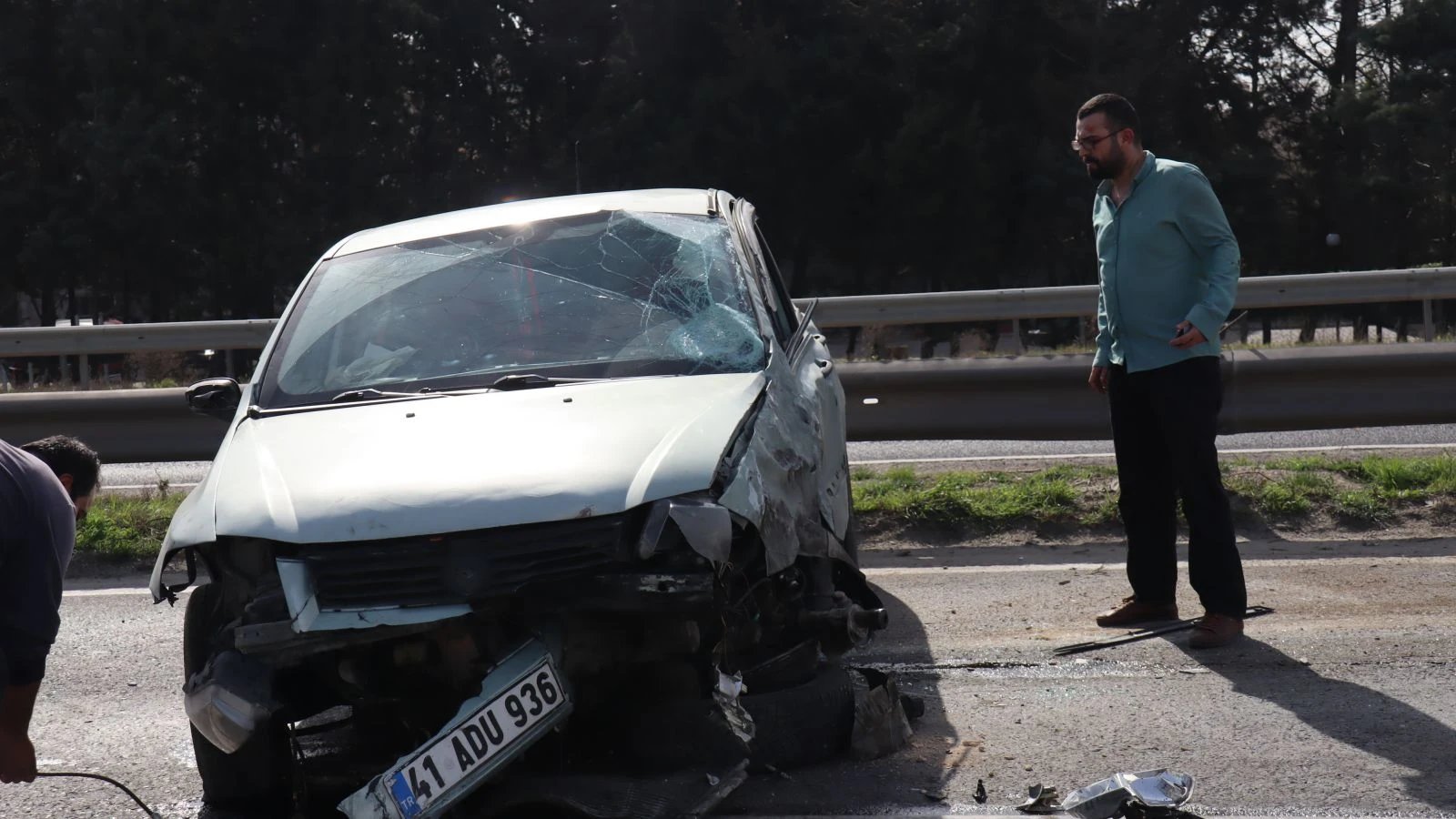 Kaza yapıp ters şeride uçtu, yarış pisti istedi