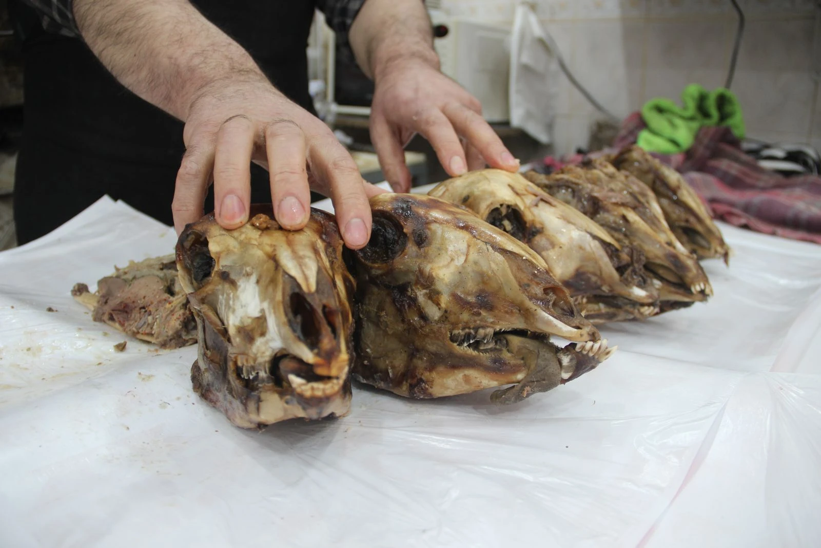 Sivaslıların koronavirüs önlemi: Kelle